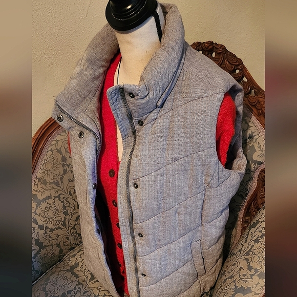 GAP Gray Quilted Vest - Picture 5 of 8